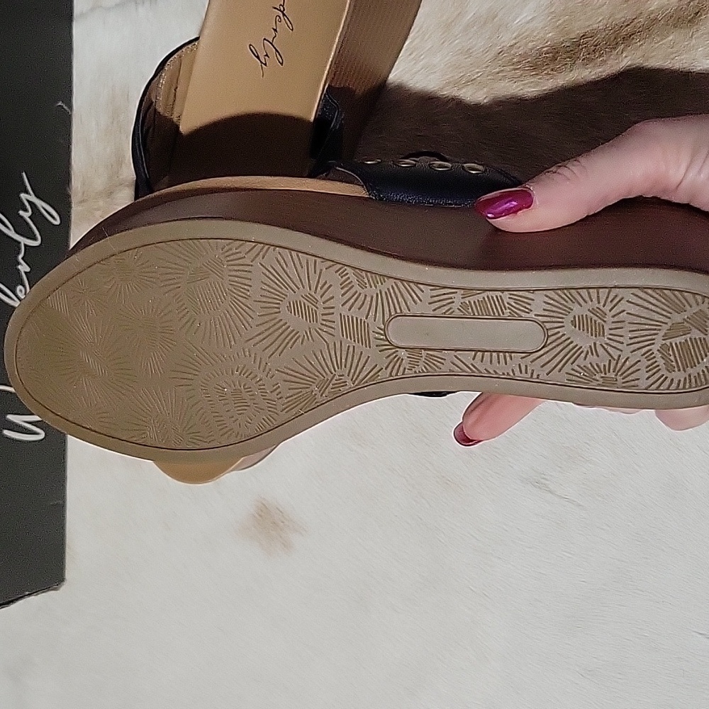 NIB Black Wedge Strappy Sandals, Livie, 7.5 M - Picture 5 of 6